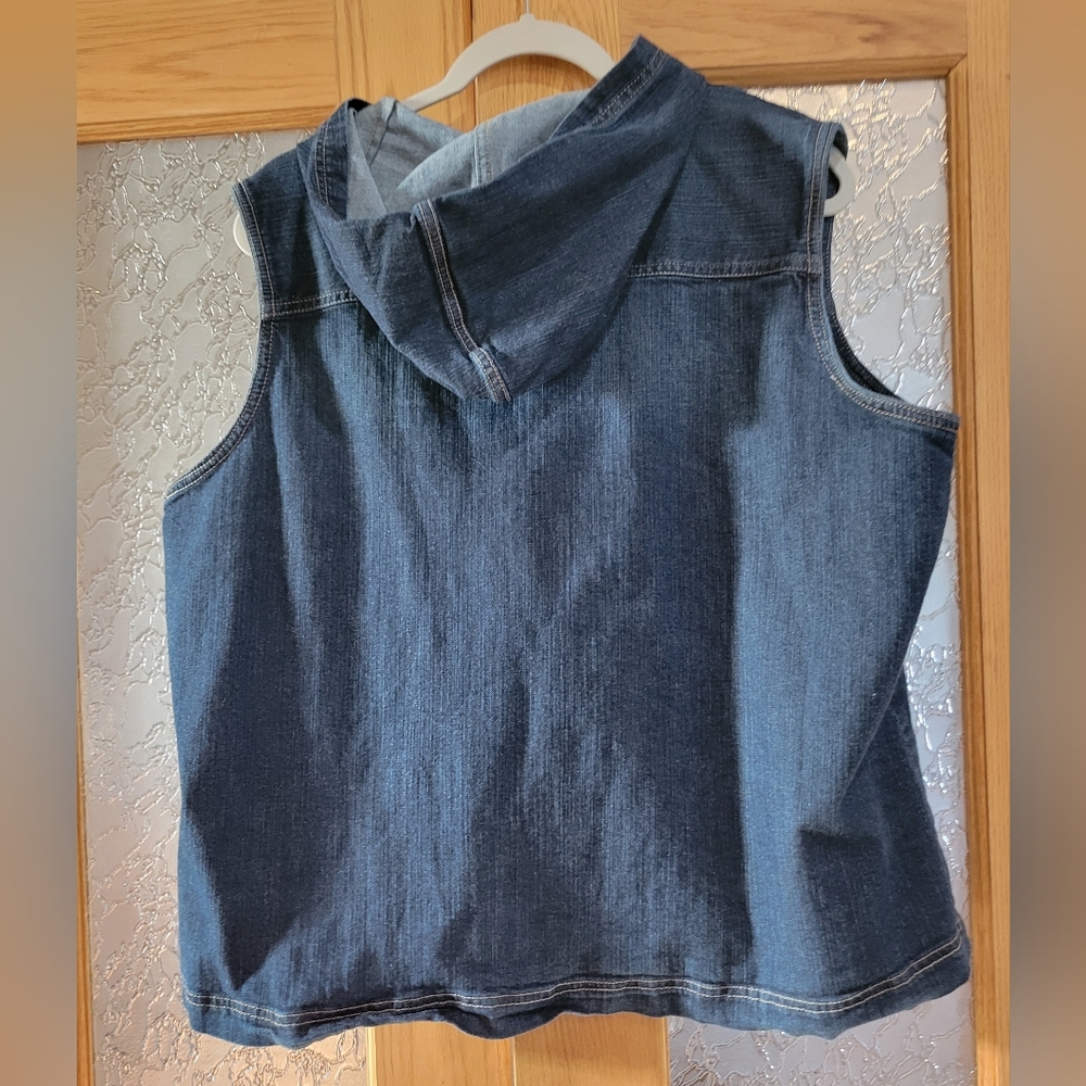 1x Jean vest CJBanks zip up